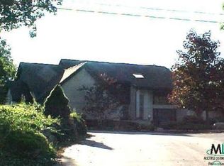 400 W Manitou Ln, Lake Orion, MI 48362