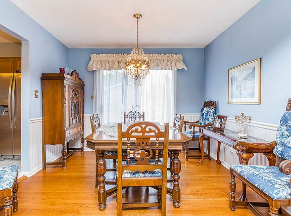 4th image of 107 Montclare Ln