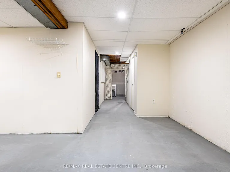 Trowbridge Dr — Photo 30