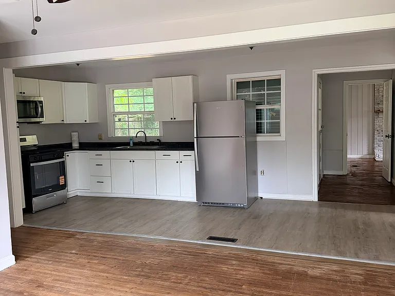 24 Cherokee St — Photo 2