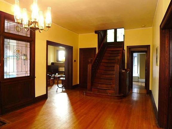 Foyer/Front Stair