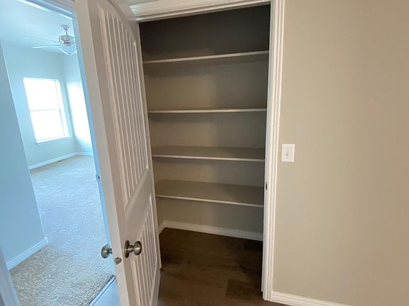 5th image of 1145 Sunnybrook Ave