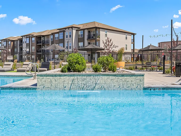 The Logan Luxury Apartments — Photo 34