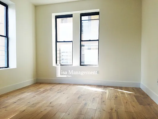 Rented by Lisa Management | media 11