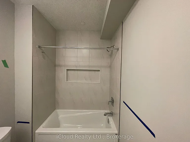 27 Hollybrook Trl #LOWER — Photo 4
