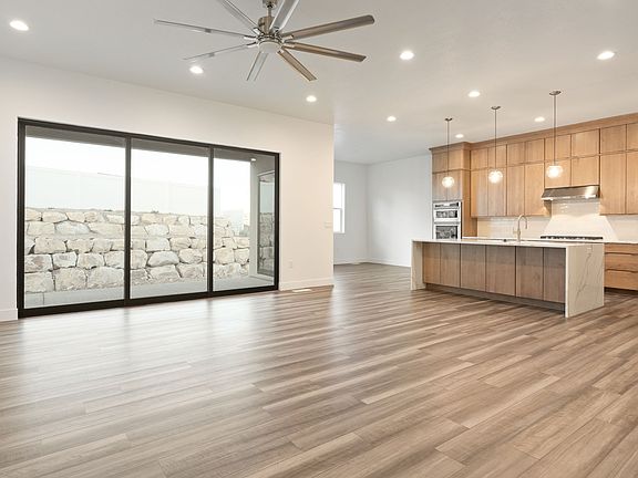 4th image of 1142 W Gossamer Ln #9