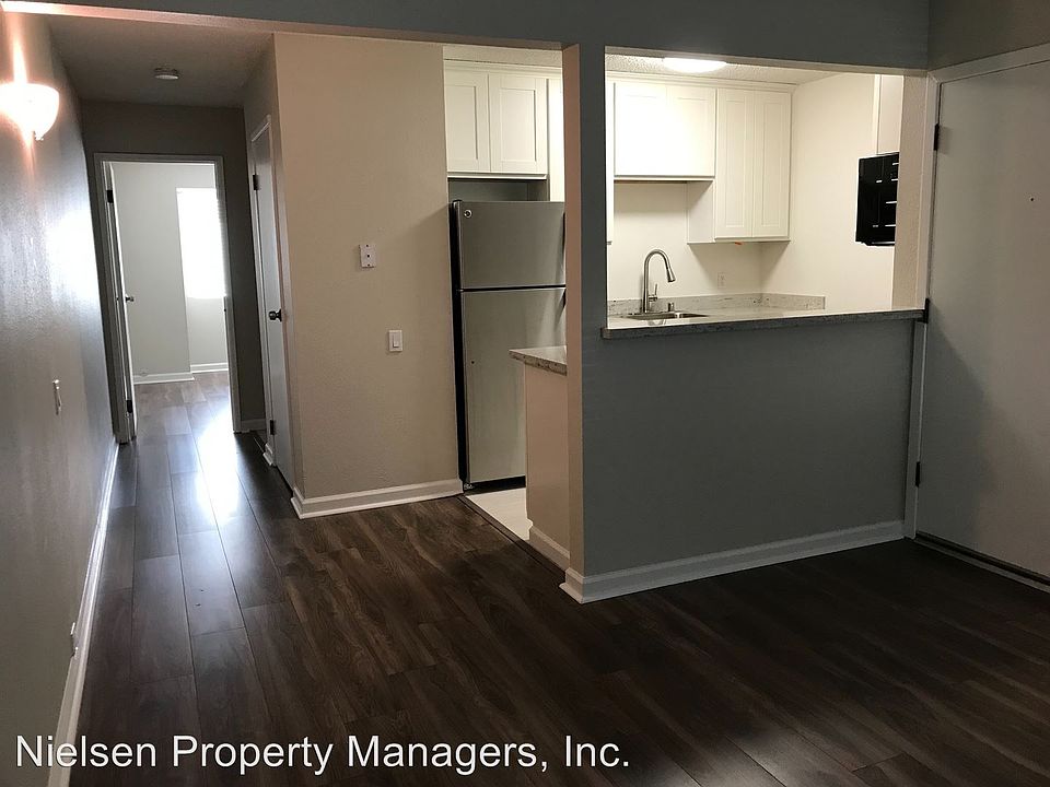 1st image of 616 25th St APT 02