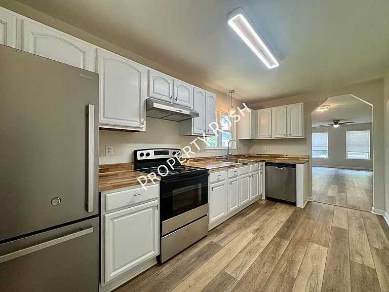 709 N Holly St — Photo 9