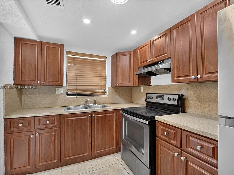 6001 Shakerwood Cir #108 — Photo 4