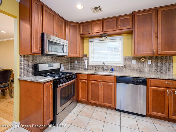 5th image of 689 Jamaica Boulevard