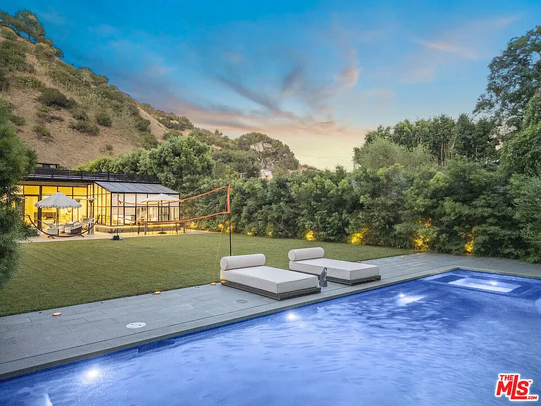 1833 Franklin Canyon Dr — Photo 29