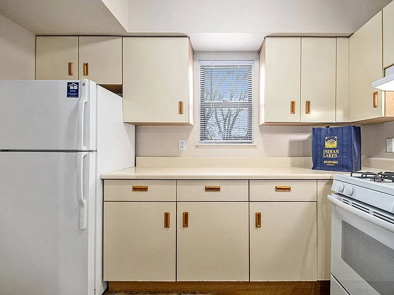 Indian Lakes Apartments — Photo 16