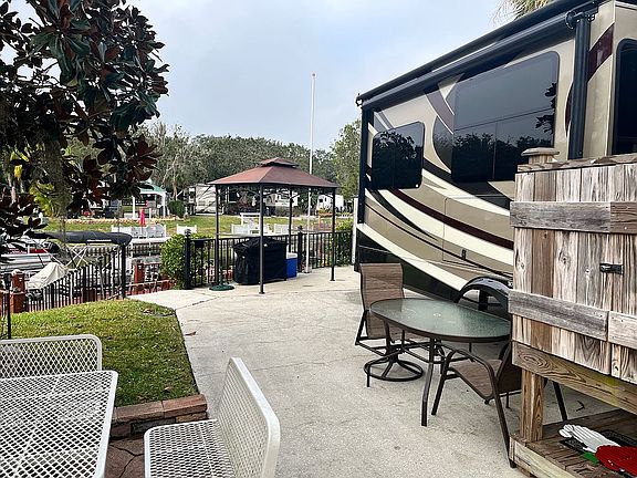5th image of 579 Waterway Dr