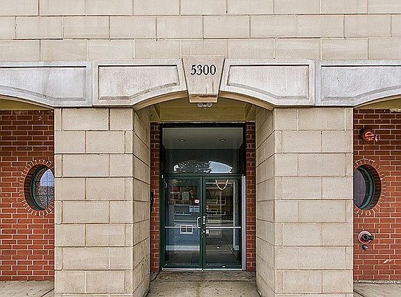 2nd image of 5300 N Lincoln Ave APT 5C