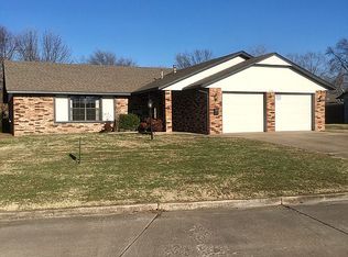 1101 Colonial Dr, Pryor, OK 74361