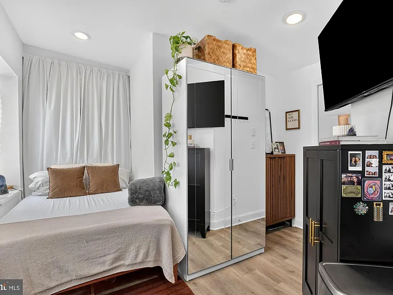 2046 E Huntingdon St #3R — Photo 5