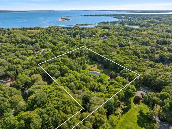 72 S Ferry Rd, Shelter Island, NY 11964