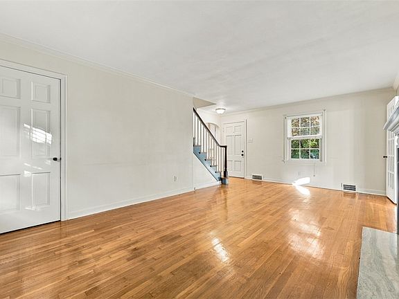 5th image of 124 Delano Dr