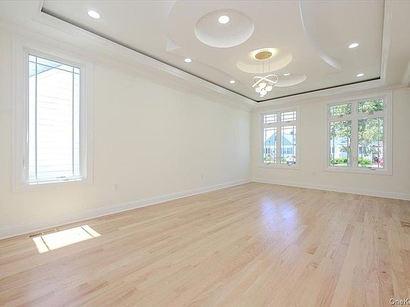 5th image of 64 Landau Avenue