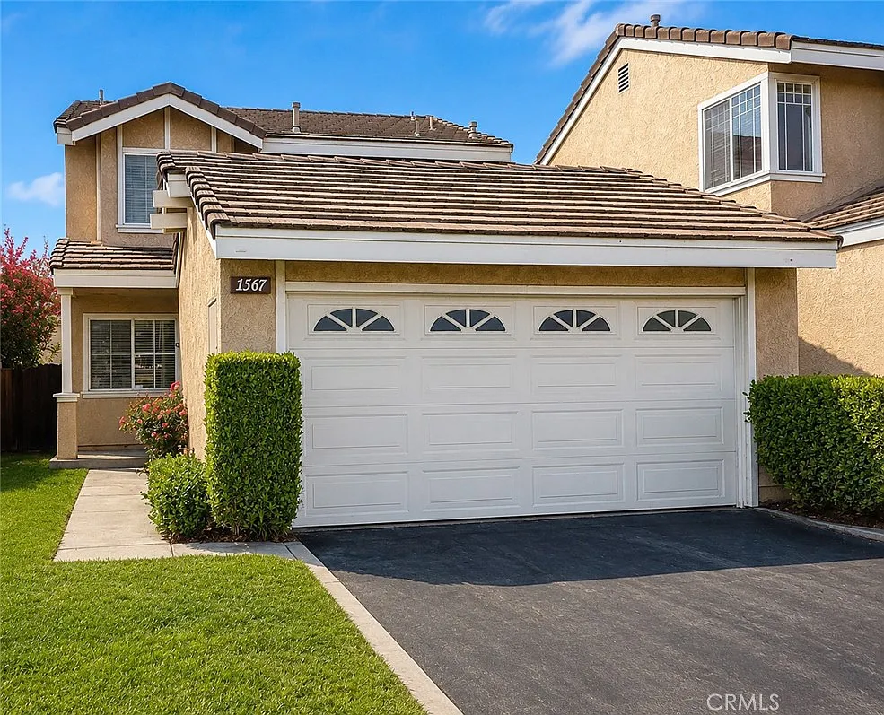 3 bed, 2.5 bath, 1356 sqft, $3,000 — Photo 1