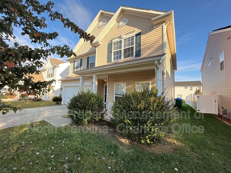 4 bed, 2.5 bath, 2472 sqft, $2,479 — Photo 2