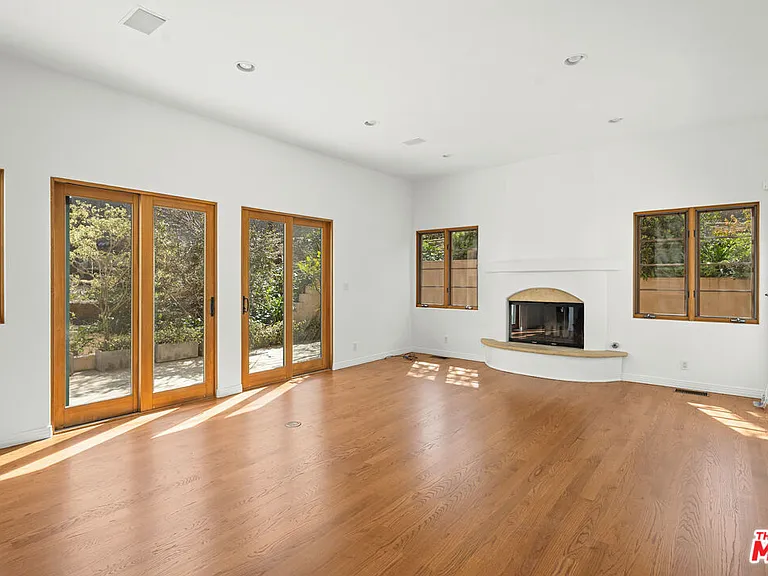 16820 W Sunset Blvd — Photo 10