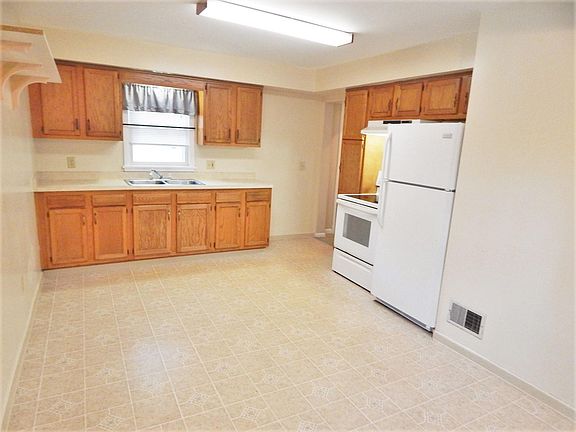 2nd image of 41 East Ave #1