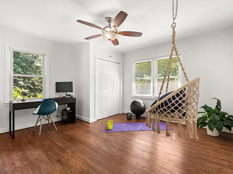 1497 Holly Ln — Photo 10