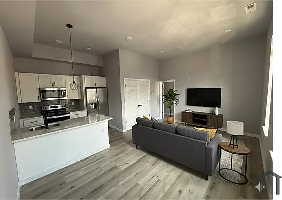 1 bed, $1,085 — Photo 2