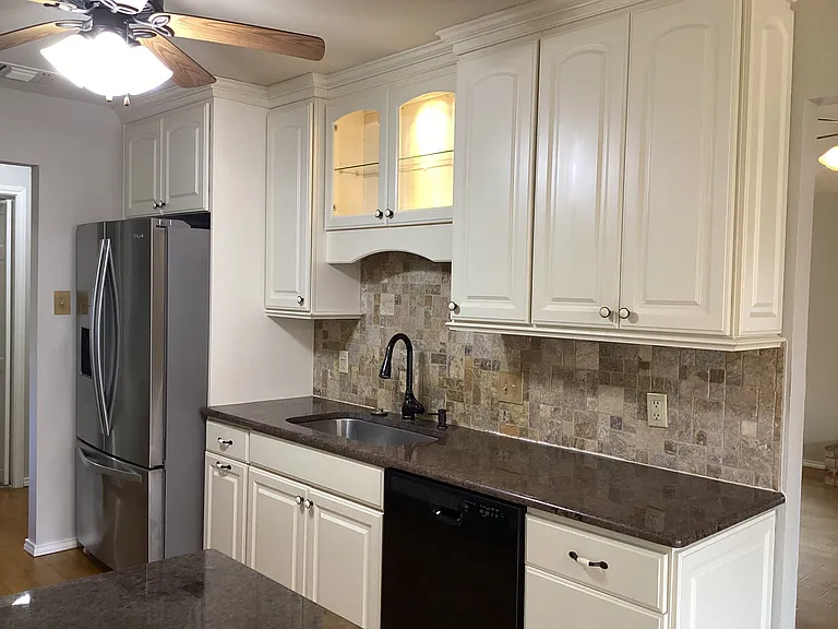 2841 Southridge Dr — Photo 3