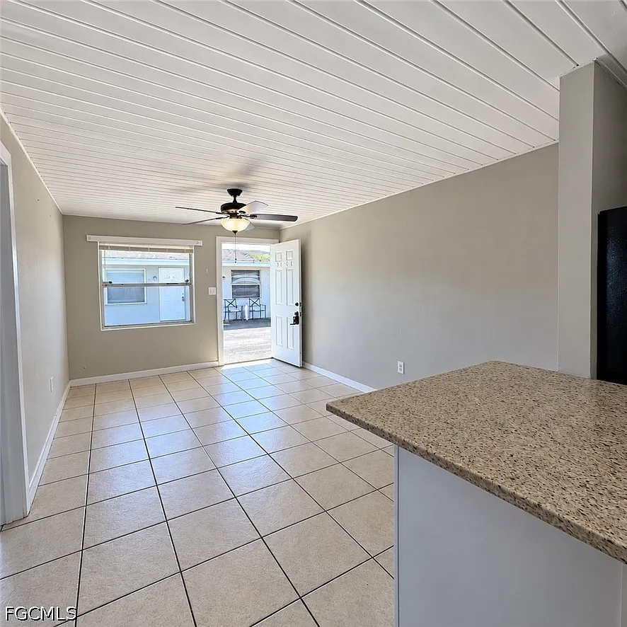 2 bed, 1.0 bath, 645 sqft, $1,045 — Photo 2