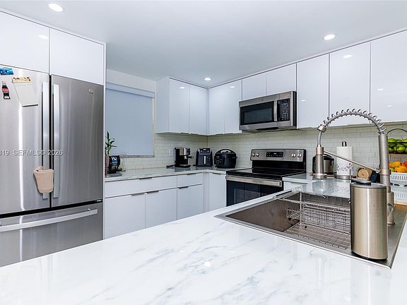 2nd image of 469 N Pine Island Rd APT B308