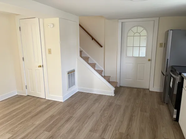 (undisclosed Address), Saratoga Springs, NY 12866