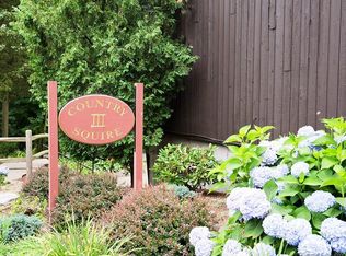 15E Country Squire Dr, Cromwell, CT 06416