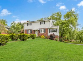 323 McCaffrey Dr, Coraopolis, PA 15108