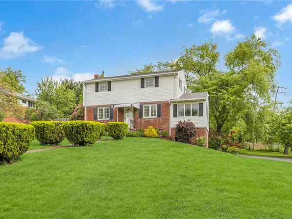 323 McCaffrey Dr, Coraopolis, PA 15108