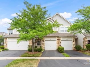951 Viewpoint Dr, Lake In The Hills, IL 60156