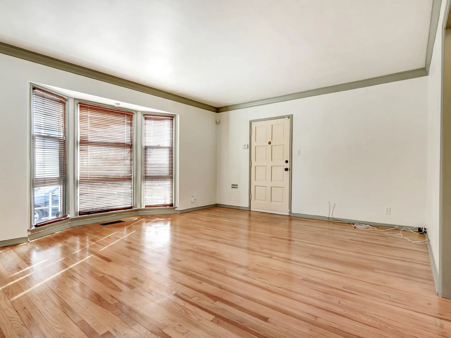 1746 Glendon Ave — Photo 2