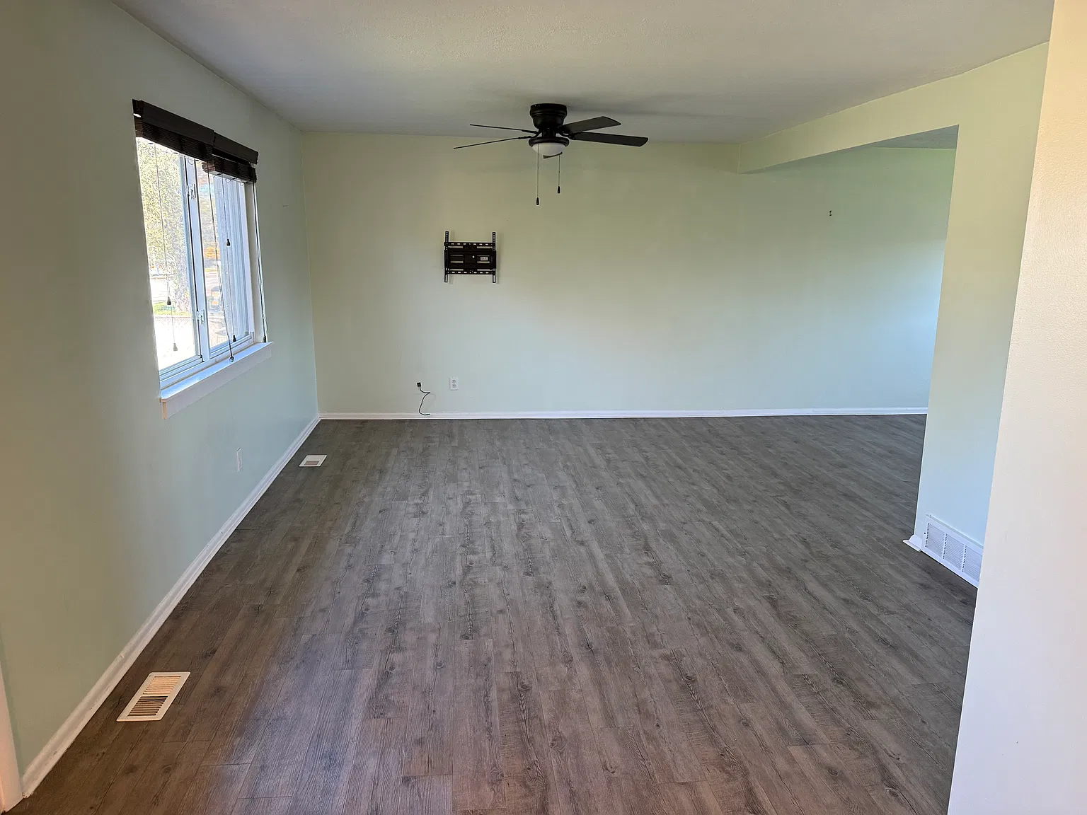 3 bed, 1900 sqft, $2,395 — Photo 4