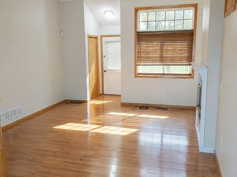 1904 Sapphire Point — Photo 2
