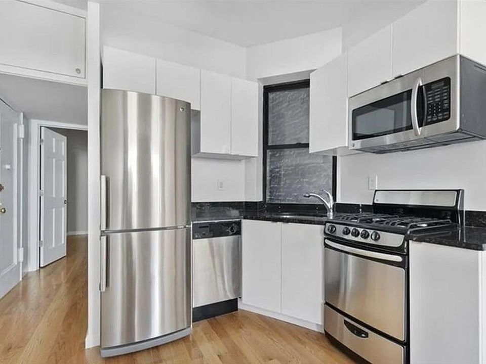 2nd image of 214 Mulberry St APT 3A