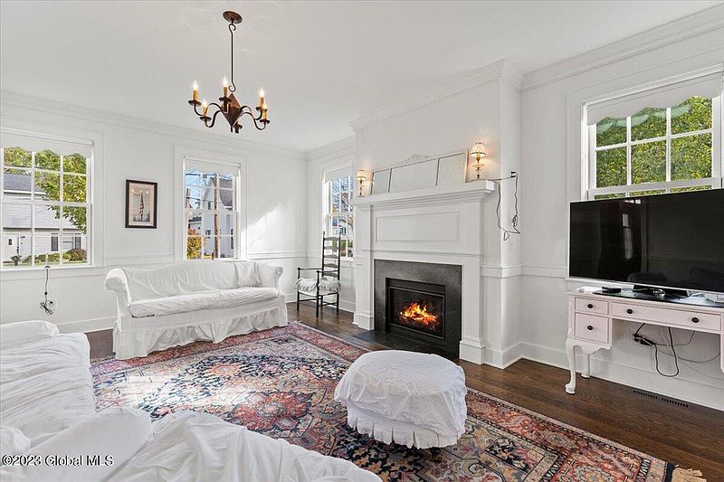 4th image of 47 Newton Avenue