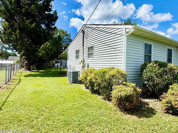 3rd image of 2802 Easy Street
