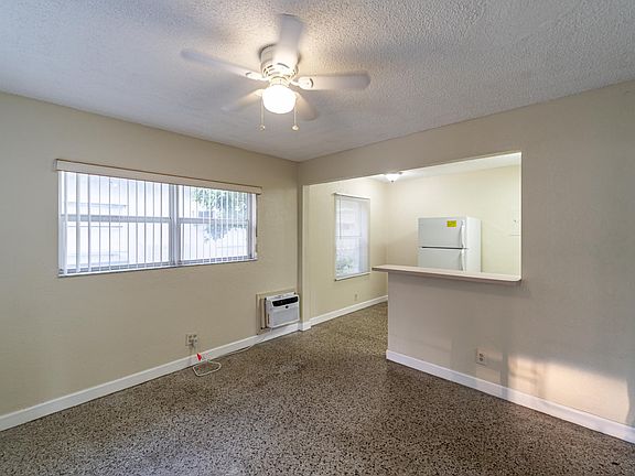 4th image of 115 NE 4th St APT 2