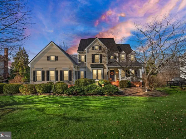 19085 Foxgreen Cir, Leesburg, VA 20175