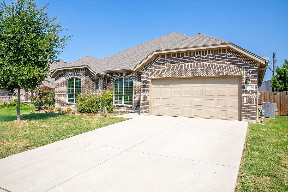 Building Photo - 637 Peach Ln