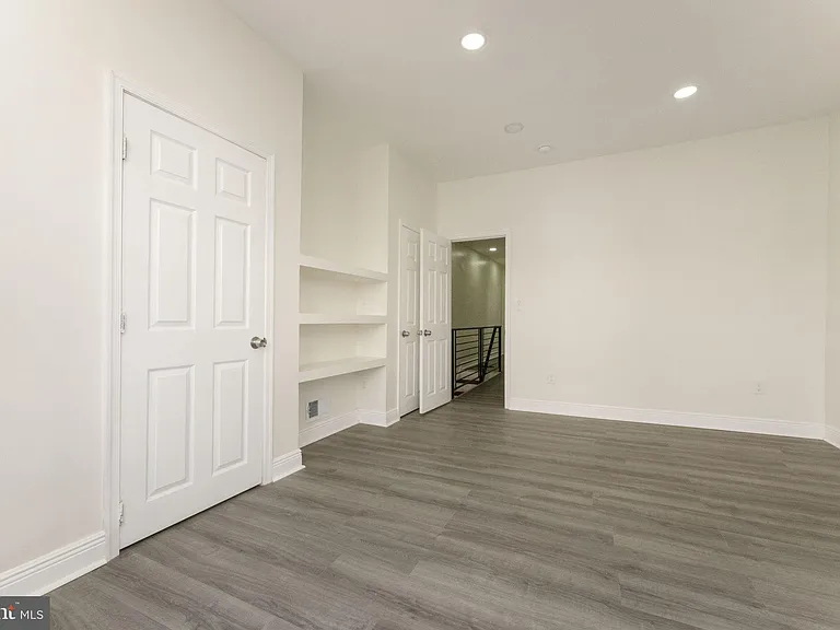 5426 Webster St — Photo 18