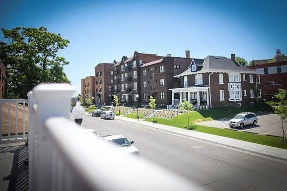 Flats on Howard