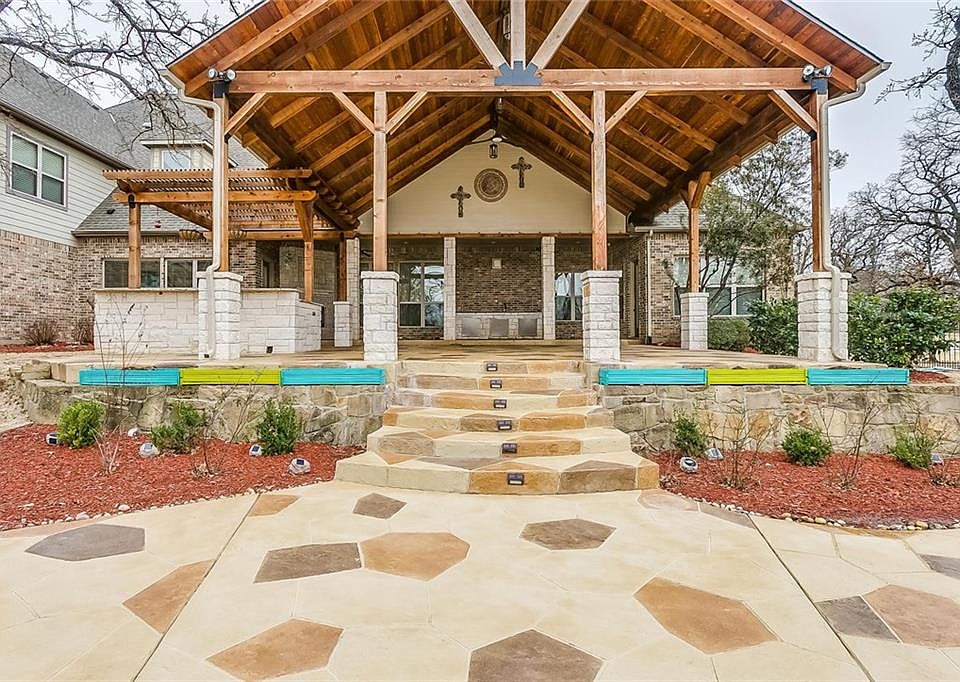 1st image of 124 Country Vista Cir