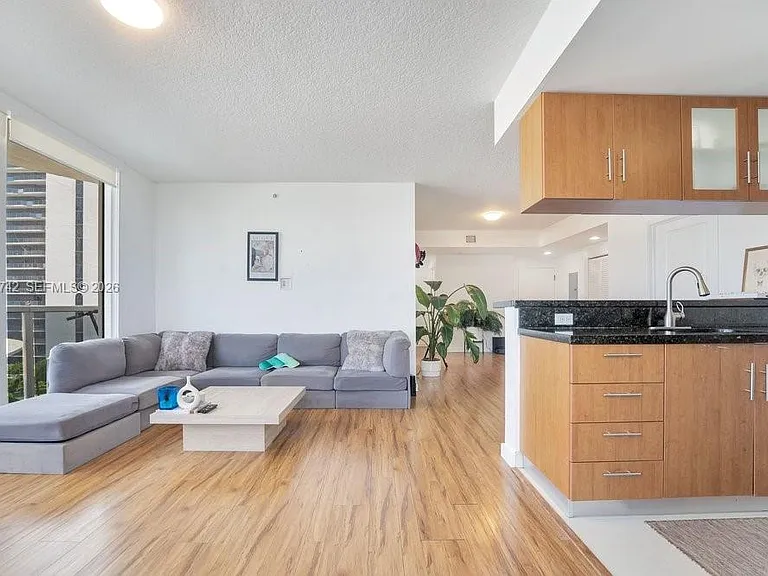 601 NE 23rd St #1406 — Photo 7